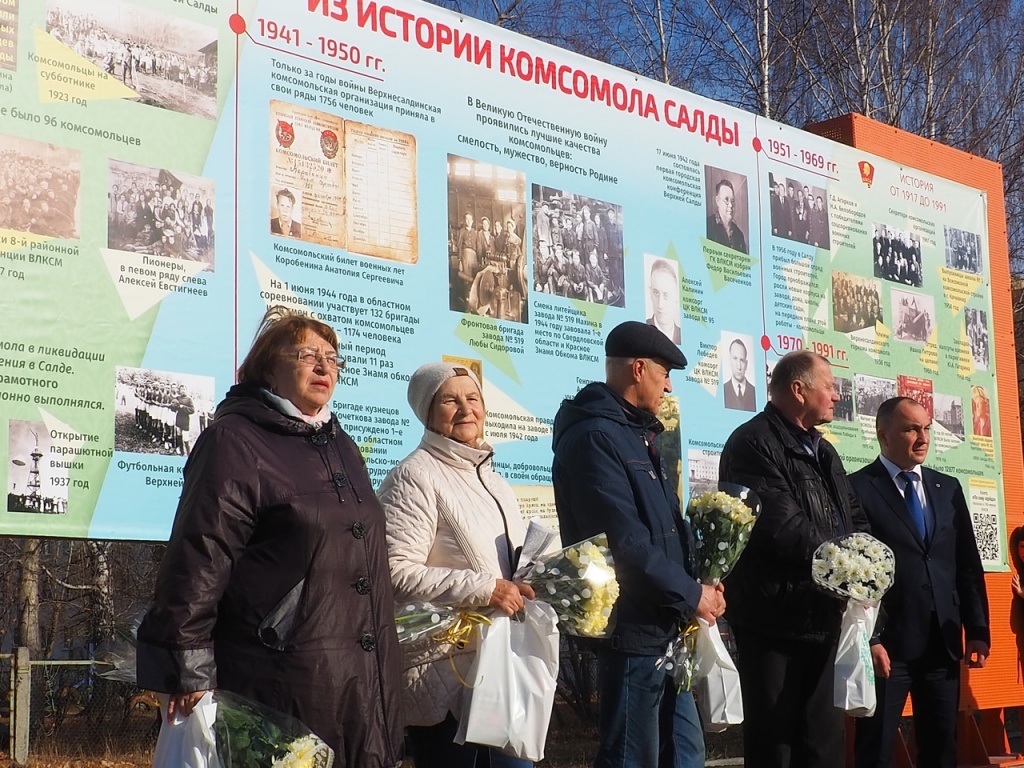 Комсомольский сквер 1.jpg Комсомольский сквер 1.jpg